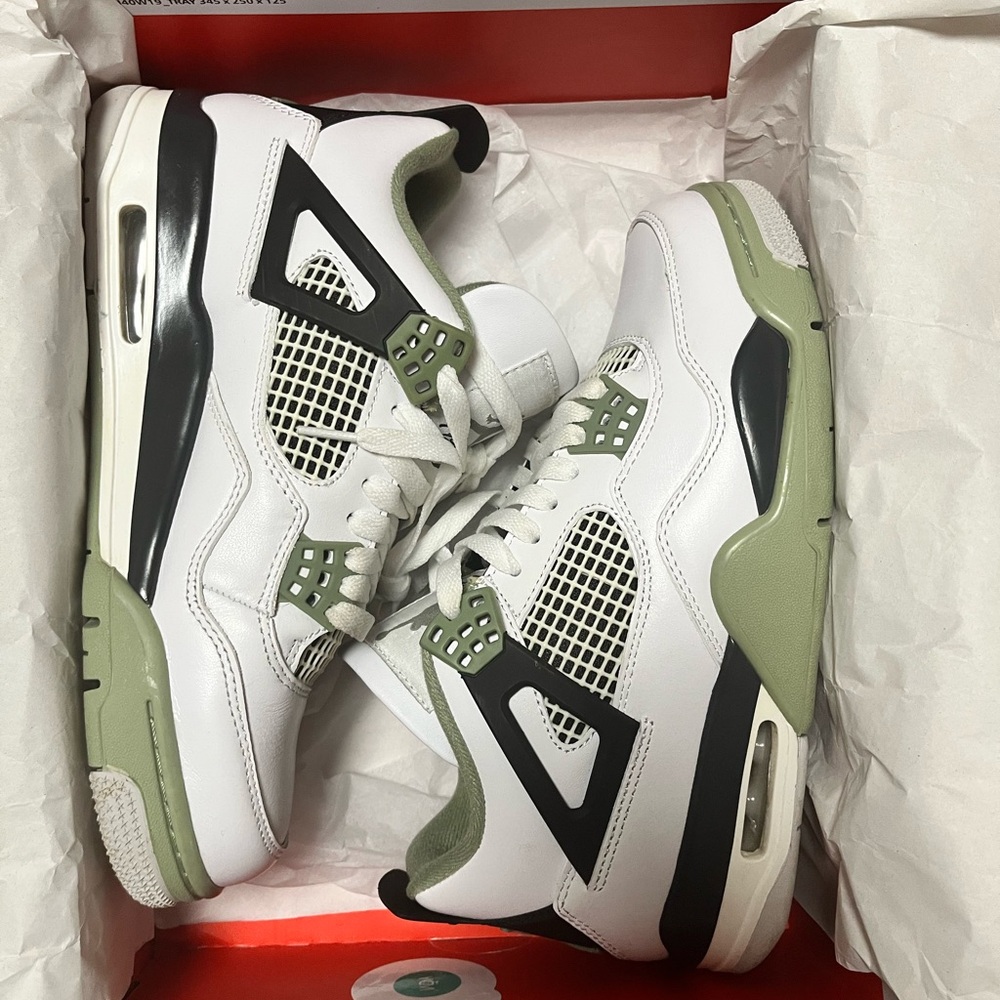 AUTHENTIC Nike Air Jordan 4 Retro Seafoam